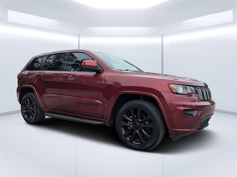 Used 2018 Jeep Grand Cherokee Altitude image 1