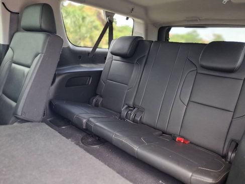 Used 2019 Chevrolet Suburban LT RWD image 18