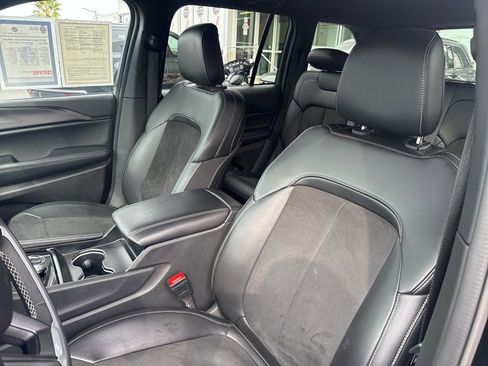 Certified 2024 Jeep Grand Cherokee Altitude image 14