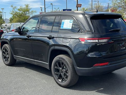 Used 2024 Jeep Grand Cherokee Altitude AWD/4WD image 7