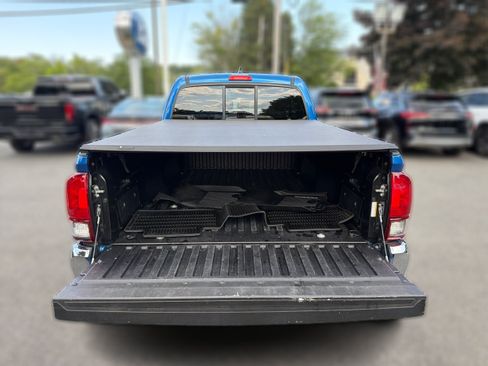Used 2018 Toyota Tacoma SR5 AWD/4WD image 13
