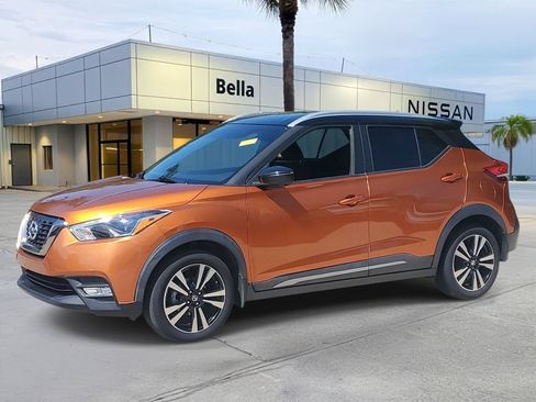 Used 2019 Nissan Kicks SR w/ Exterior Electronics Package FWD image 2
