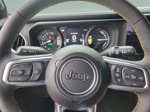 New 2024 Jeep Wrangler Sahara w/ Technology Group AWD/4WD image 12