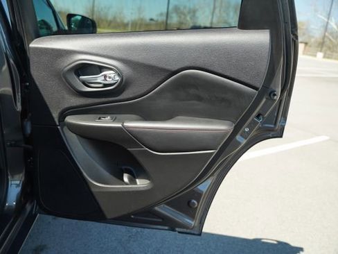 Used 2021 Jeep Cherokee Trailhawk AWD/4WD image 23