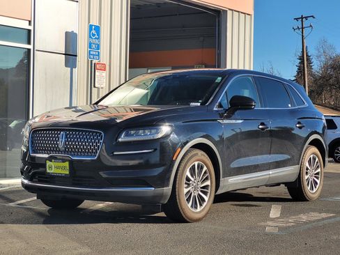 Used 2023 Lincoln Nautilus Reserve image 10