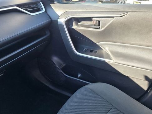 Used 2022 Toyota RAV4 LE image 21