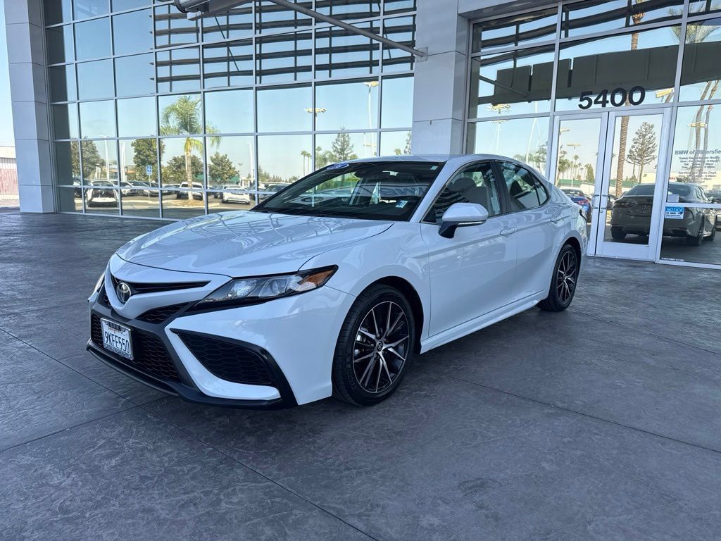 Used 2024 Toyota Camry SE FWD image 1