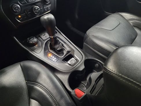 Used 2020 Jeep Cherokee Limited AWD/4WD image 26