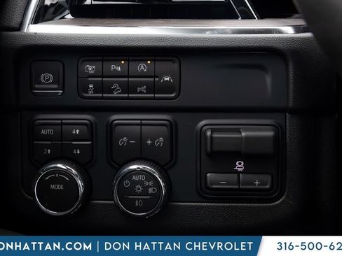 New 2026 Chevrolet Suburban Premier w/ Sun And Tow Package AWD/4WD image 13