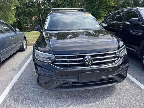 Used 2024 Volkswagen Tiguan SE w/ Panoramic Sunroof Package AWD/4WD image 2