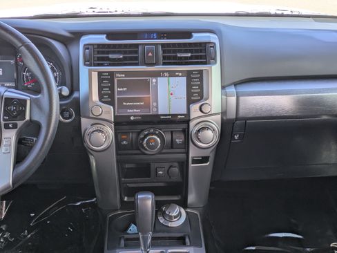 Used 2022 Toyota 4Runner SR5 Premium w/ Moonroof Package AWD/4WD image 17