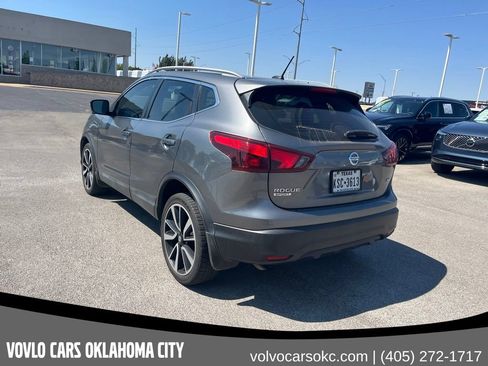 Used 2017 Nissan Rogue Sport SL w/ SL Premium Package FWD image 8