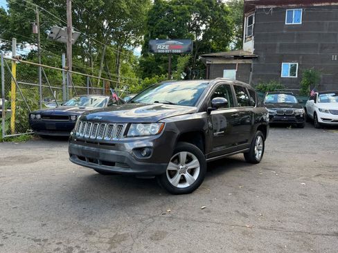 Used 2014 Jeep Compass Latitude AWD/4WD image 4