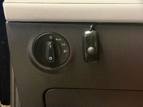 Used 2024 Volkswagen Taos SE w/ Black Wheel Plus Package image 17