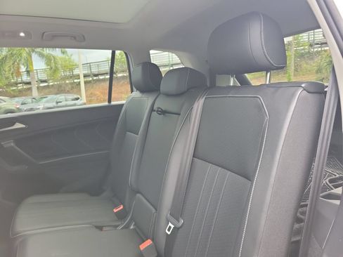 Used 2024 Volkswagen Tiguan SE FWD image 10