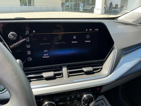 Used 2025 Chevrolet Trax LT w/ LT Convenience Package FWD image 27