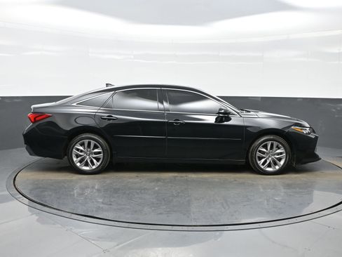 Used 2019 Toyota Avalon XLE image 7