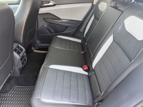 Used 2022 Volkswagen Taos SEL w/ Panoramic Sunroof Package AWD/4WD image 8