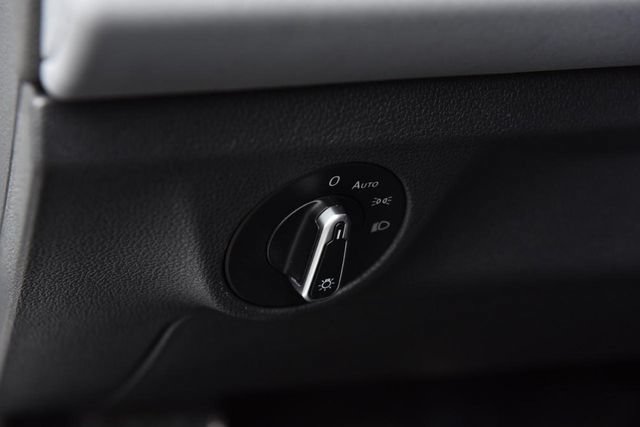 Used 2025 Volkswagen Jetta SE FWD image 11