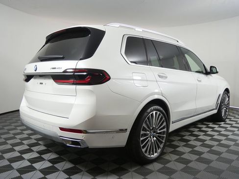 Used 2027 BMW X7 xDrive40i w/ Premium Package AWD/4WD image 3