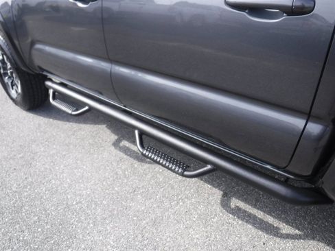 Used 2017 Toyota Tacoma TRD Off-Road image 9