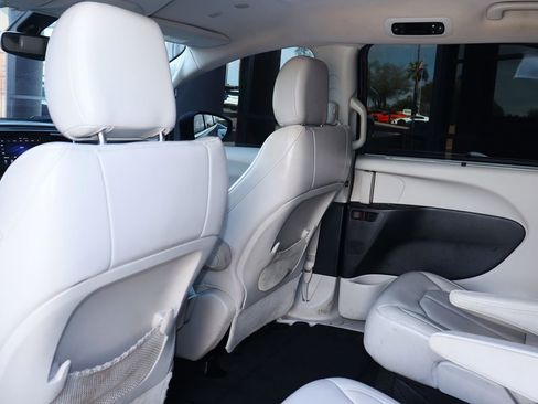 Used 2021 Chrysler Voyager Lxi image 34