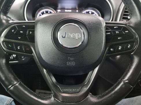 Used 2019 Jeep Cherokee Trailhawk AWD/4WD image 18