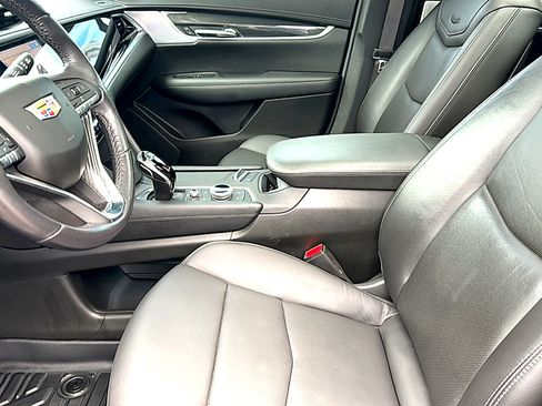 Used 2024 Cadillac XT6 Sport w/ LPO, Floor Liner Package AWD/4WD image 13