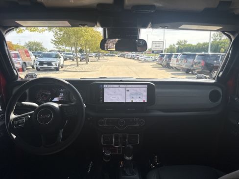 Used 2024 Jeep Wrangler Willys image 11