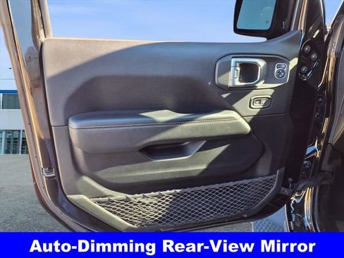 Used 2020 Jeep Wrangler Unlimited Sahara image 21