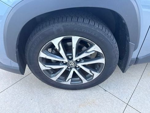 Used 2024 Toyota Corolla Cross XLE w/ Convenience Package AWD/4WD image 12