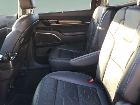 Used 2021 Kia Telluride SX w/ SX Prestige Package image 8