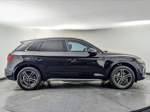 Used 2021 Audi Q5 e Premium Plus w/ Premium Plus Package image 9