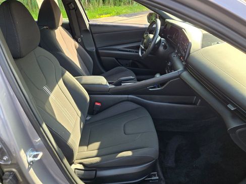 Used 2025 Hyundai Elantra Sport FWD image 7