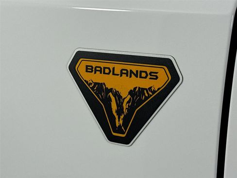 Used 2024 Ford Bronco Badlands image 15