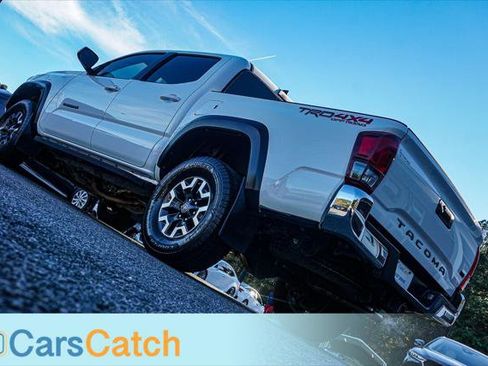 Used 2018 Toyota Tacoma TRD Off-Road image 5