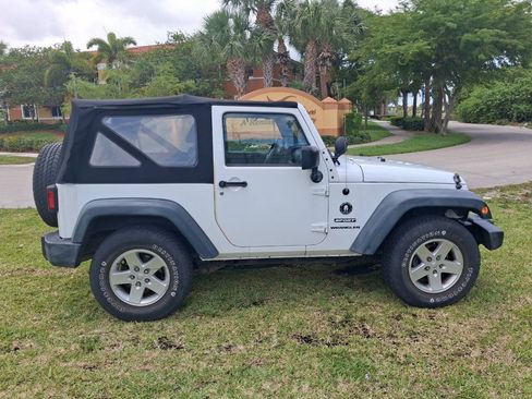 Used 2015 Jeep Wrangler Sport w/ Connectivity Group AWD/4WD image 5