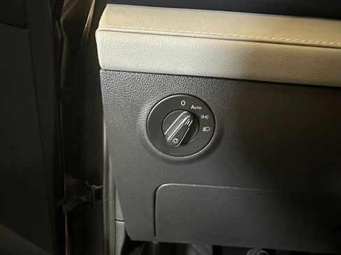 Used 2024 Volkswagen Taos SE w/ MDO Package image 14