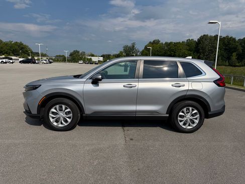 Used 2025 Honda CR-V LX image 2