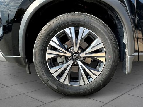 Used 2023 Nissan Rogue SV w/ SV Premium B Package image 10