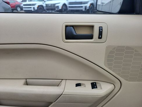 Used 2006 Ford Mustang Premium image 12