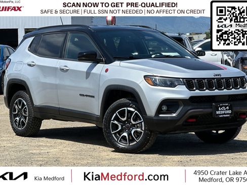 Used 2025 Jeep Compass Trailhawk AWD/4WD image 1