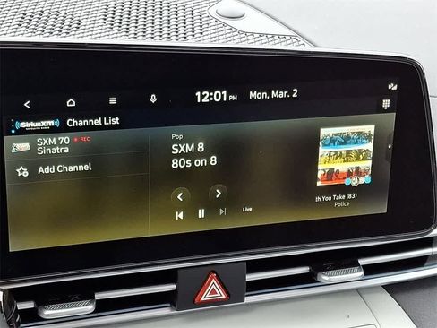 Used 2025 Hyundai Elantra Limited image 17