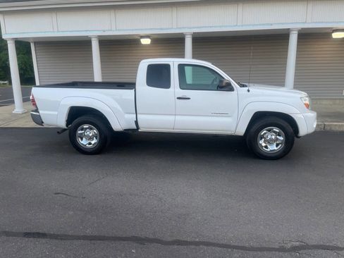 Used 2011 Toyota Tacoma 4x4 Access Cab w/ SR5 Pkg #2 image 5