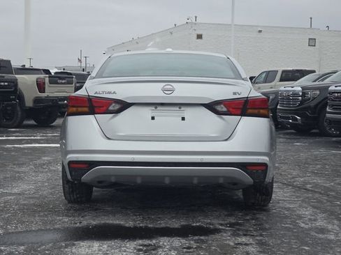 Used 2024 Nissan Altima 2.5 SV image 14
