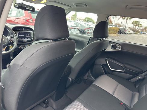 Used 2022 Kia Soul LX image 12