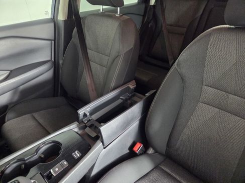 Used 2025 Nissan Rogue SV FWD image 25