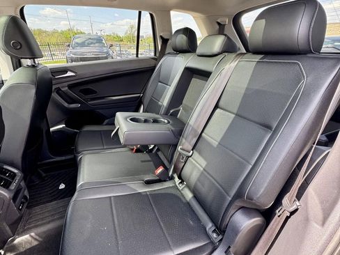 Used 2021 Volkswagen Tiguan SE w/ Panoramic Sunroof Package FWD image 10
