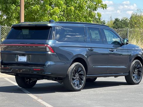 New 2026 Lincoln Navigator L Reserve AWD/4WD image 2