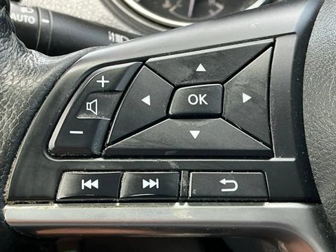 Used 2020 Nissan Rogue SV FWD image 15